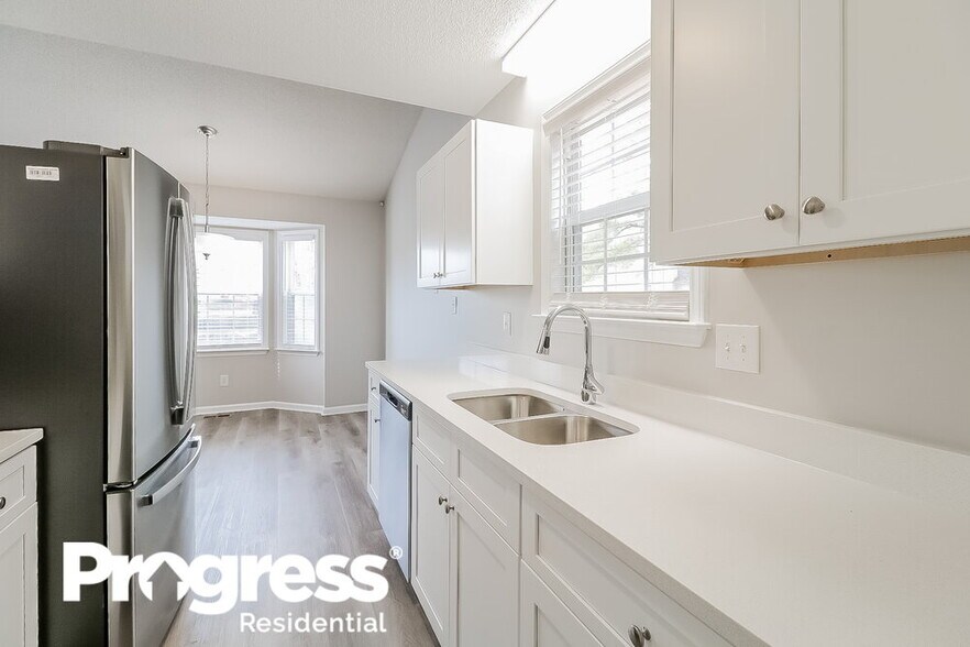 Building Photo - 944 S Philwood Ct