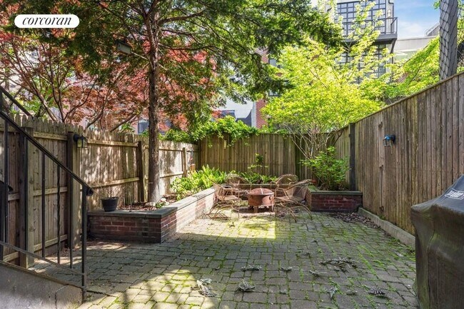 Building Photo - 129 W 94th St