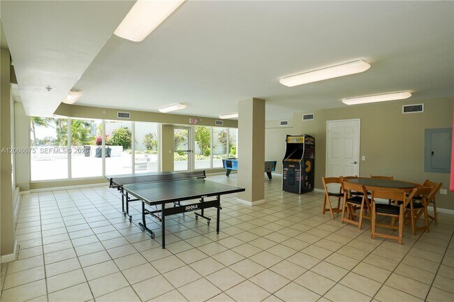 Building Photo - 3370 Hidden Bay Dr