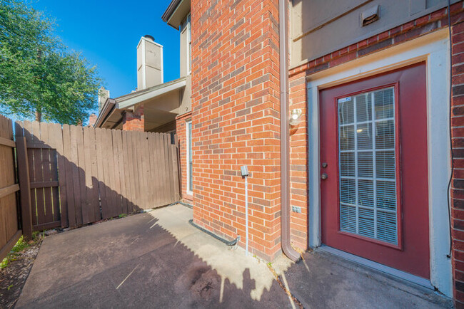 Building Photo - Wyngate Townhomes 3923D