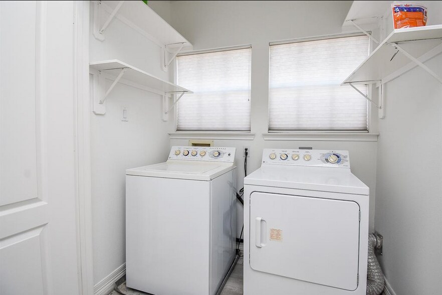 Building Photo - 5217 Blossom St