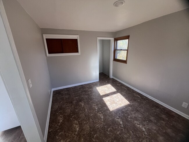 Building Photo - 724 Silver St