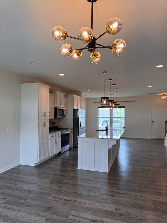 Building Photo - 4BR 2.5Bath Beauty in High Point