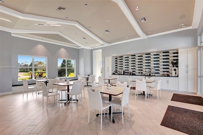 Building Photo - 400 SE Mulberry Wy