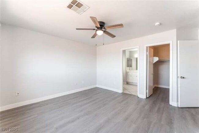 Building Photo - 2111 Hollow Oak Ave