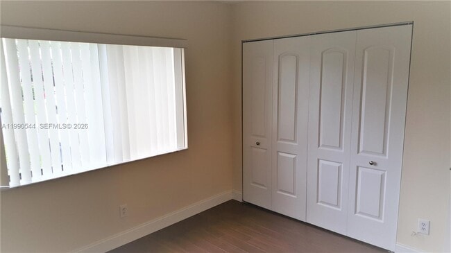 Building Photo - 453 Lakeview Dr