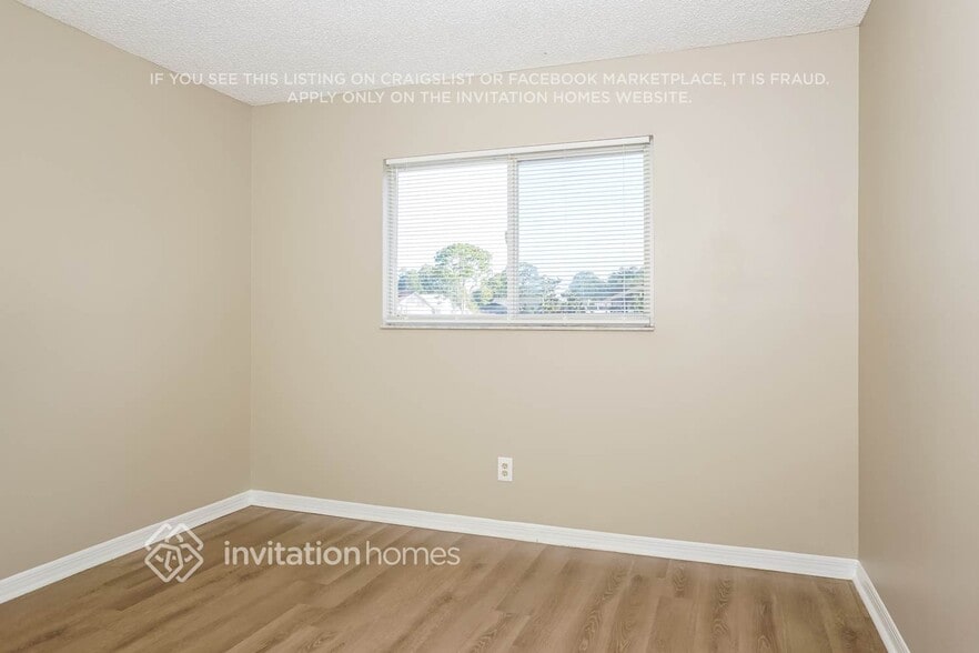 Building Photo - 7115 Queen Palm Cir