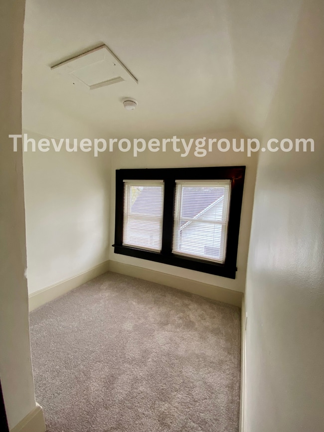 Building Photo - Completely remodeled 3 bedroom, brimming with charm & modern updates!