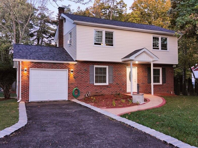 Building Photo - 936 Durham Rd