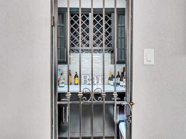 Building Photo - 18324 Parkview Point Dr