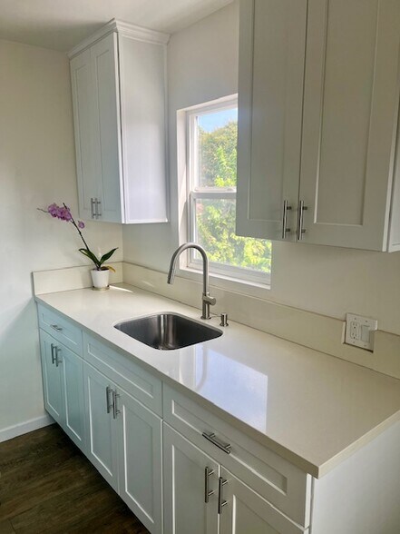 Building Photo - 5307 Roseland St