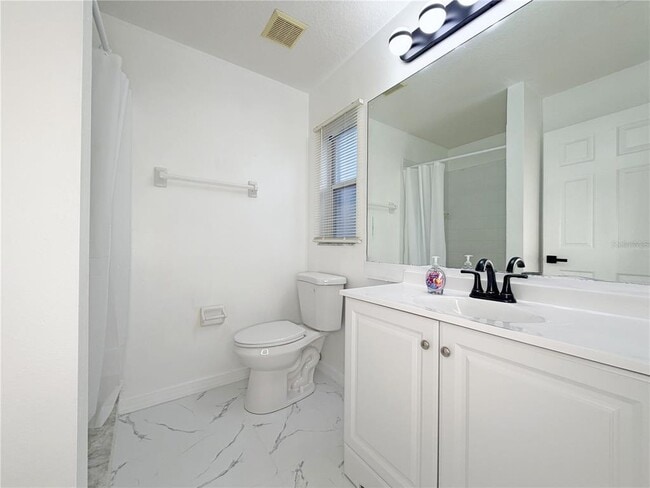 Building Photo - 1820 Hallcrest Dr