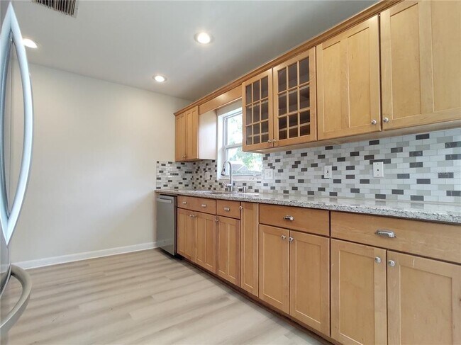 Building Photo - 516 Ellsworth St