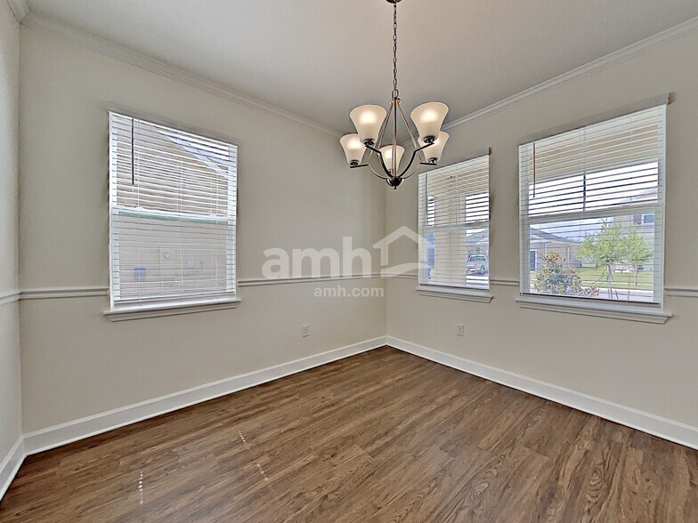 Building Photo - 322 Pine Terrace Dr