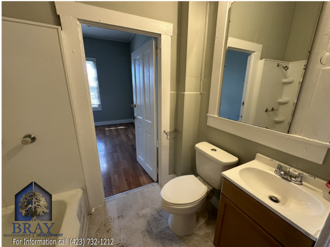 Building Photo - Cozy cottage in the heart of Kingsport!