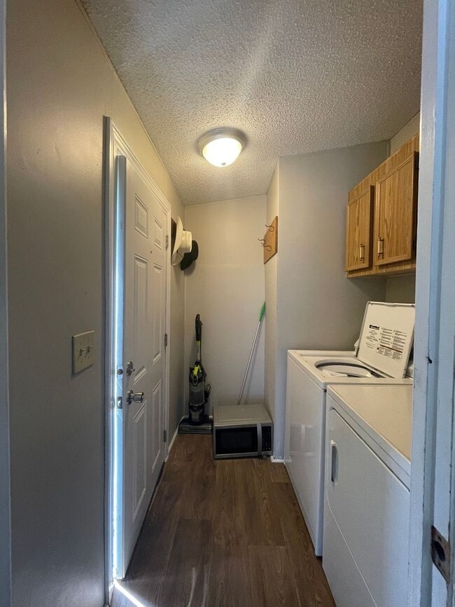 Building Photo - Country Living at its Best