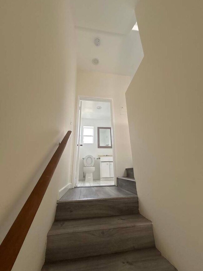 Building Photo - 915 Broadway St