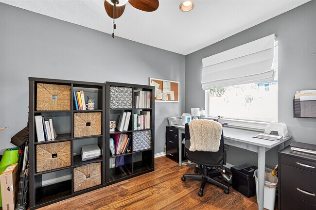 Building Photo - 930 Holly Hall Dr