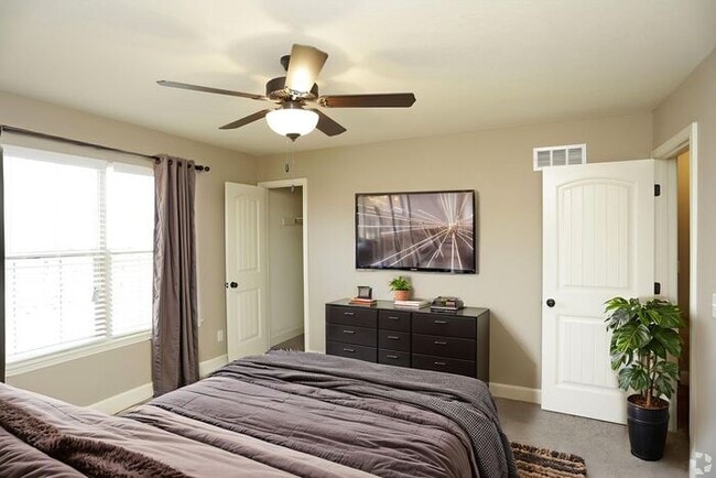 Building Photo - Eagle Creek Townhomes - Exterior Townhome - Your New Home Comes with Big Monthly Savings