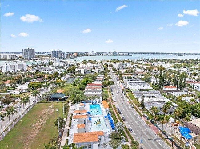 Building Photo - 1975 Normandy Dr