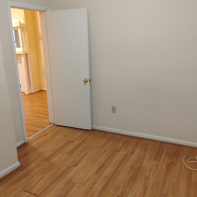 Building Photo - 452A Hudson Avenue - 2