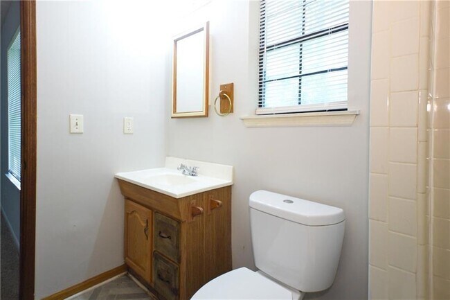 Building Photo - 2414 Leslie Brook Dr