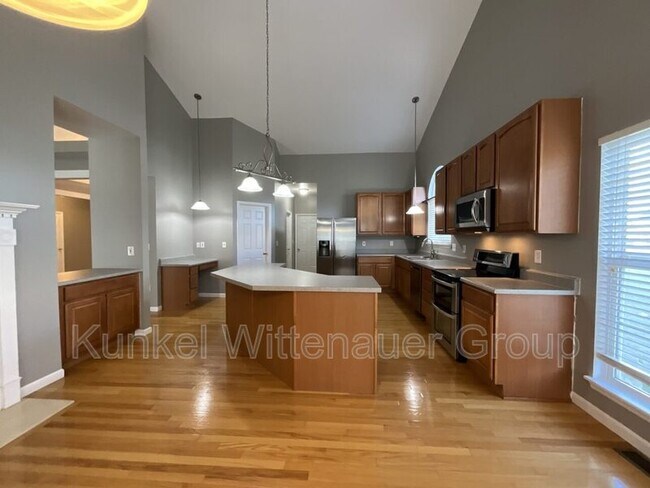 Building Photo - 2308 Four Lakes Dr