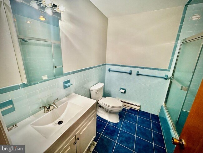 Building Photo - 6405 White Oak Ct