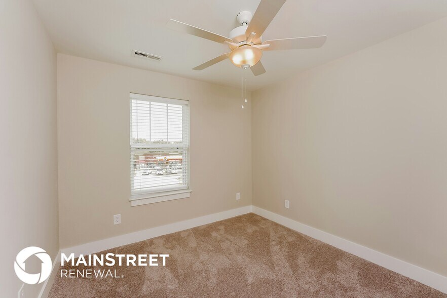 Building Photo - 142 Noble Pk Cir