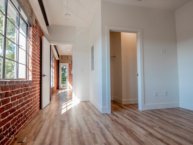 Building Photo - 5359 W Adams Blvd