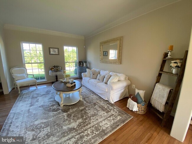 Building Photo - 6 Hollow Creek Cir