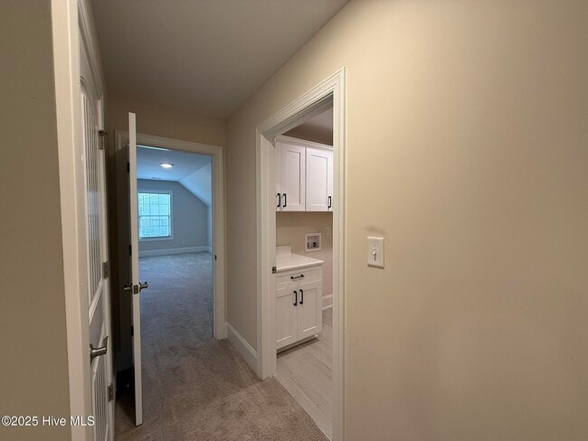 Building Photo - 300 Mashie Ct