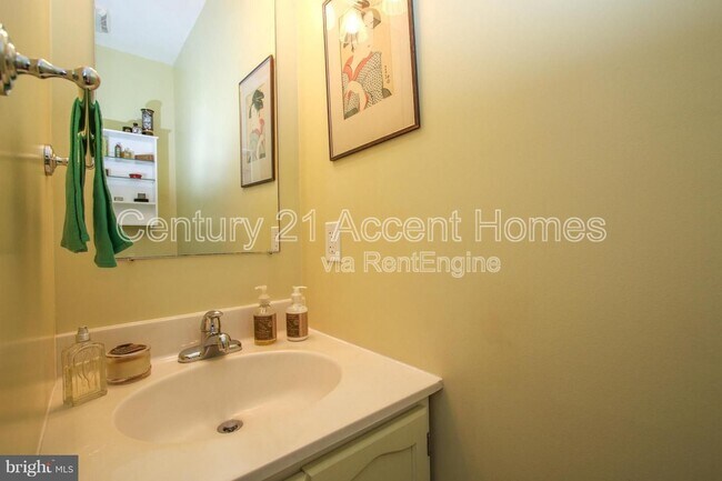 Building Photo - 3009 20th Ct S