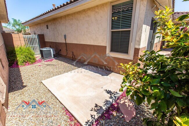 Building Photo - 13562 W Cypress St