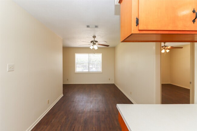 Building Photo - 306 Virginia Dr