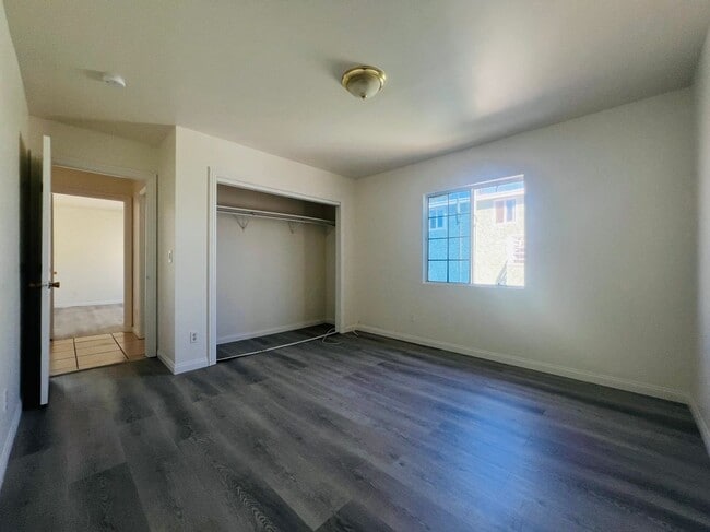 Building Photo - 1315 S Catalina St