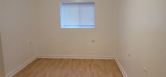 Building Photo - 2848 W Warren Blvd