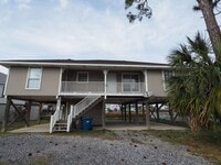 Building Photo - Gorgeous water views just blocks from the ...