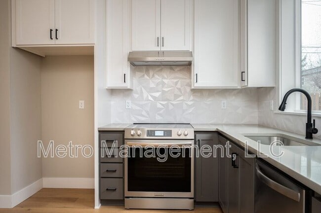 Building Photo - 3184 SE 62nd Ave