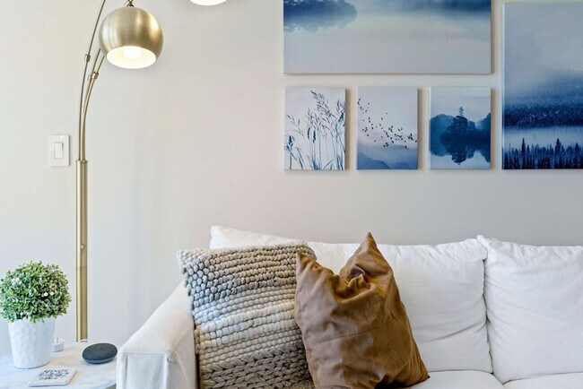 Building Photo - Fully Furnished Condo in the prestigious R...