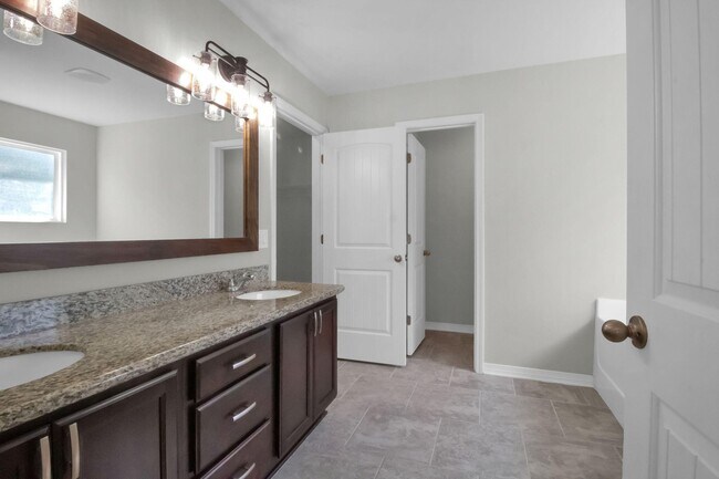 Building Photo - 8402 Island Dr