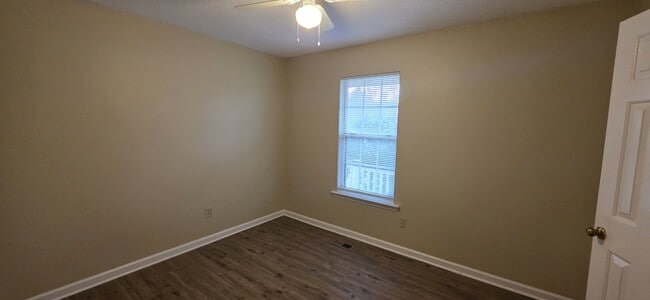 Building Photo - 2902 Meadowhill Dr