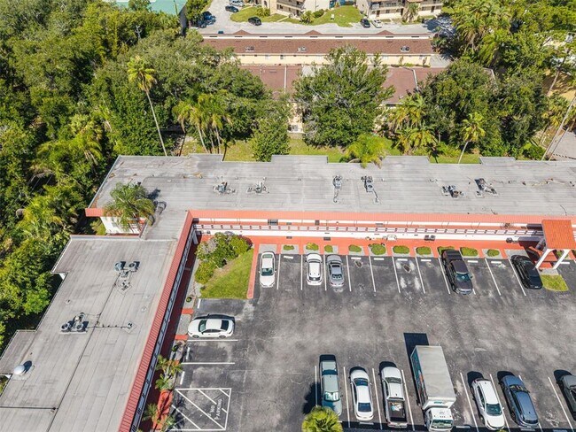 Building Photo - 1100 Martinique Dr