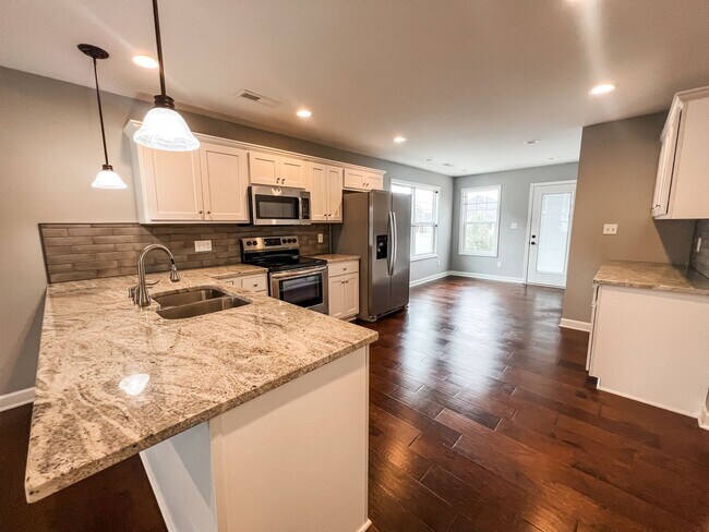 Building Photo - Single-Family Home in Hopkinsville with Fe...