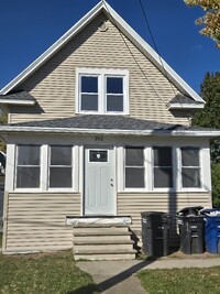 Building Photo - 902 School Ave