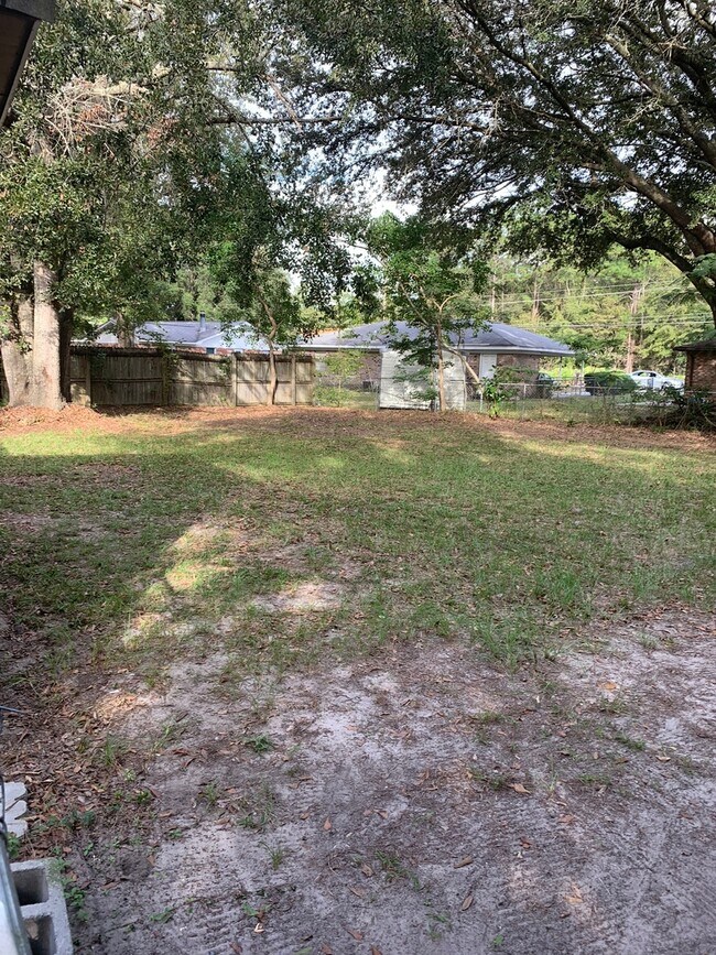 Building Photo - Move in special !!! 1/2 off First months r...