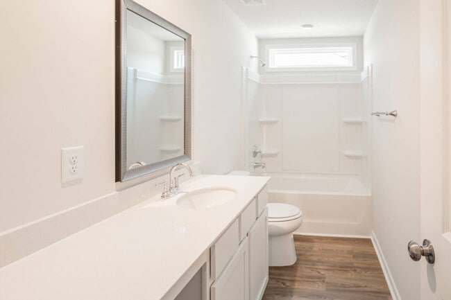 Building Photo - 421 Midland Pnes Dr