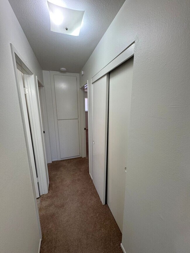 Building Photo - East Ventura Duplex – 2 Bedroom, 1.75 Bath...