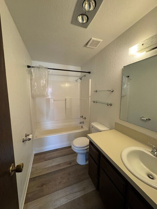 Building Photo - 121 Hudson Ave