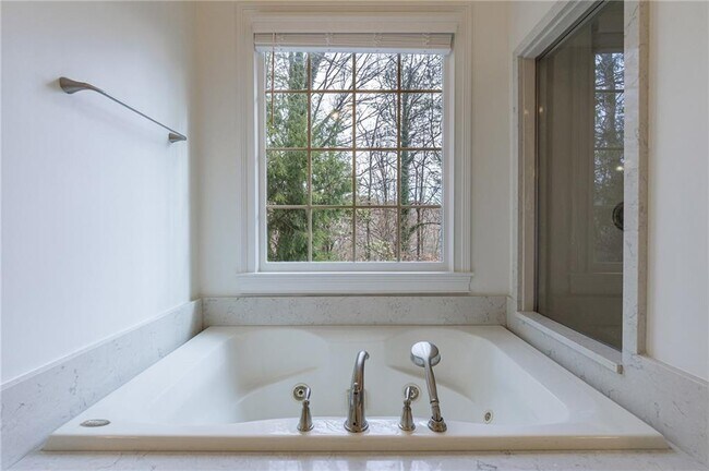 Building Photo - 125 River N Cir